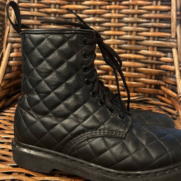 Dr. Martens Coralie quilted black combat boot 7 Great condition! - Picture 4 of 15
